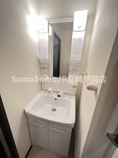 洗面設備　コンパクトで使いやすい洗面所