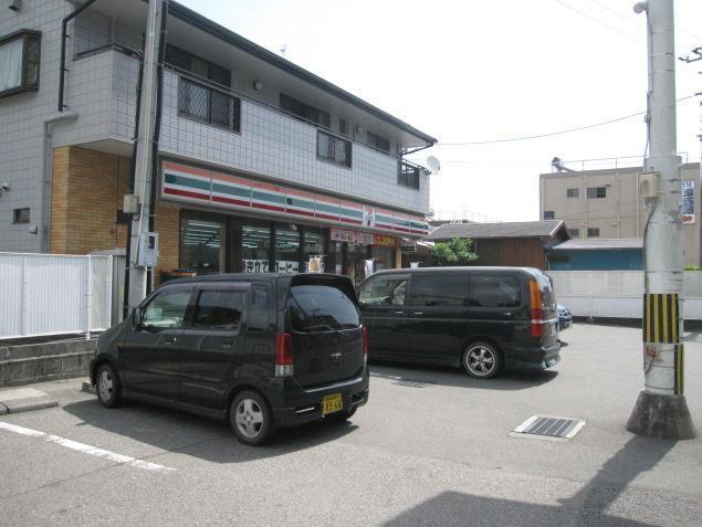 コンビニ　コンビニ（コンビニ）まで750m