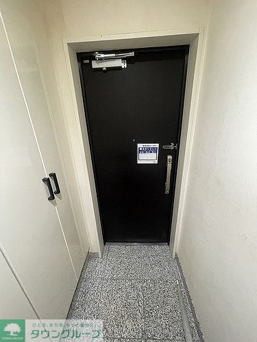 玄関　内装工事前