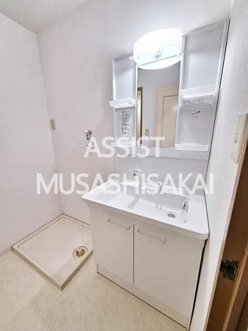 洗面設備　写真：設備同仕様の別物件です