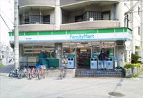 コンビニ　ファミリーマート（コンビニ）まで1m