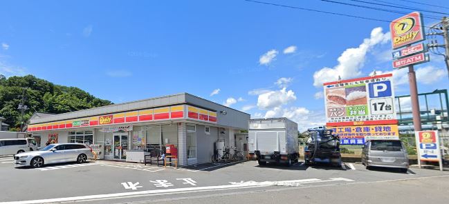 コンビニ　デイリーヤマザキ（コンビニ）まで911m