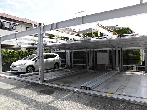 駐車場　駐車場に車を止められます