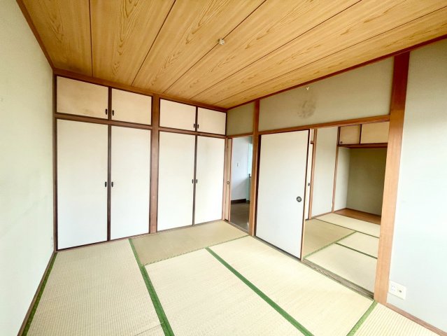 居室・リビング　※写真は改装前のものです。2026年5月末に洋室（フローリン
