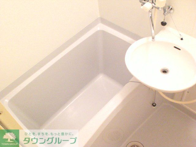 バス・シャワールーム　湯船に浸かり1日の疲れを取り癒されよう