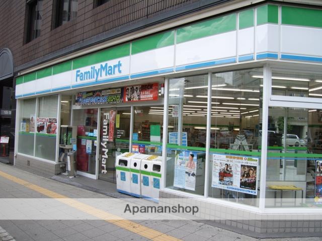 コンビニ　ファミリーマート谷町三丁目店（コンビニ）まで211m