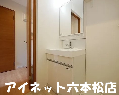 洗面設備　毎朝の身支度はここ。