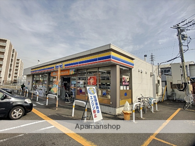 コンビニ　ミニストップ（コンビニ）まで821m