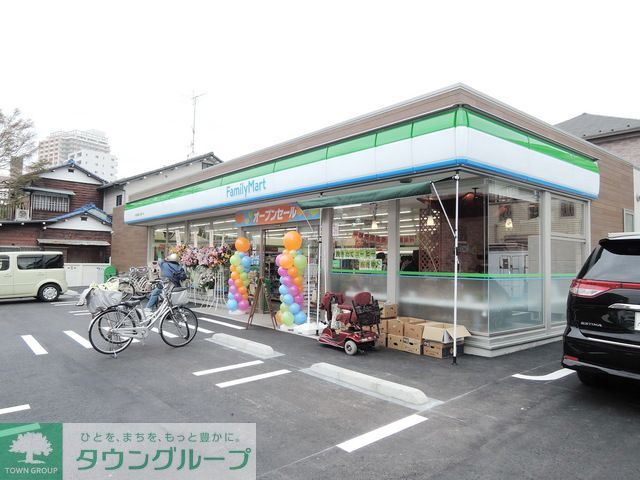 コンビニ　ファミリーマート（コンビニ）まで90m