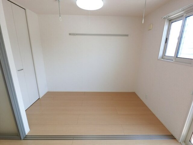 その他部屋・スペース　洋室　照明器具、室内物干し、ウォークインクローゼット付き