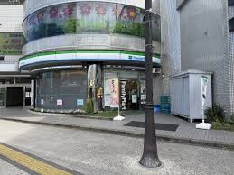 コンビニ　ファミリーマート浮間舟渡駅前店（コンビニ）まで114m
