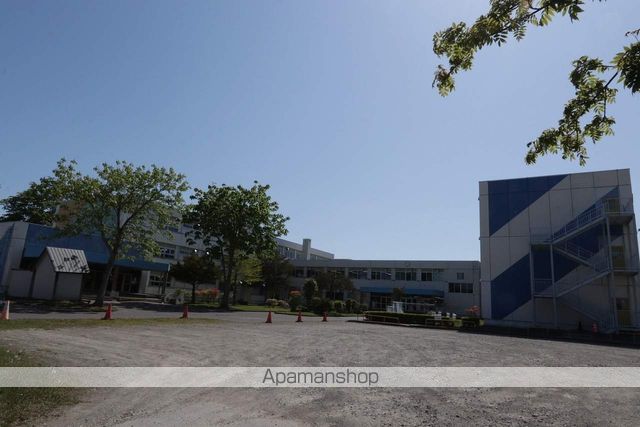 小学校　苫小牧市立豊川小学校（小学校）まで135m