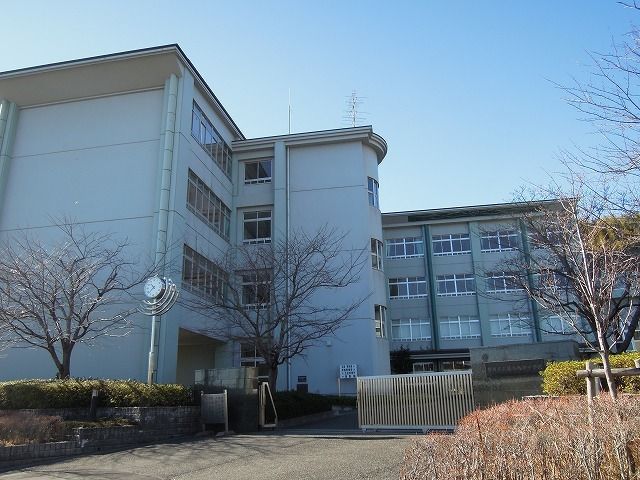 中学校　興津中学校（中学校）まで700m