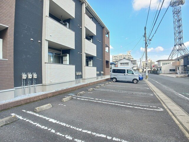 駐車場　駐車場があるので、車を買う予定の方も安心です