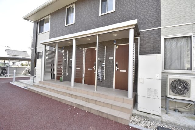 エントランス　ゆとりのあるエントランスです