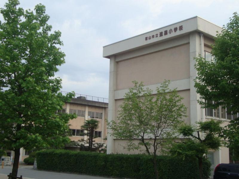 小学校　速星小学校（小学校）まで627m