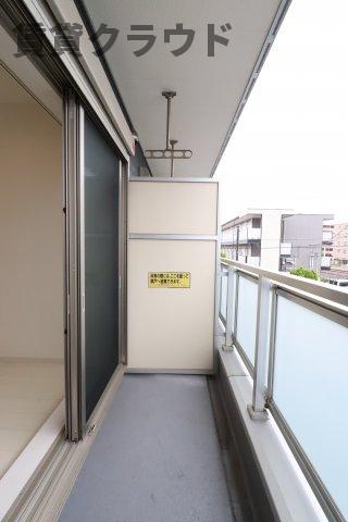 バルコニー　外からの目が気にならないバルコニーで洗濯物が干せます