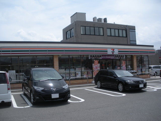 コンビニ　セブン－イレブン 金沢寺中町店（コンビニ）まで265m