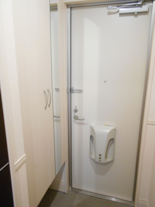 玄関　収納もある玄関です