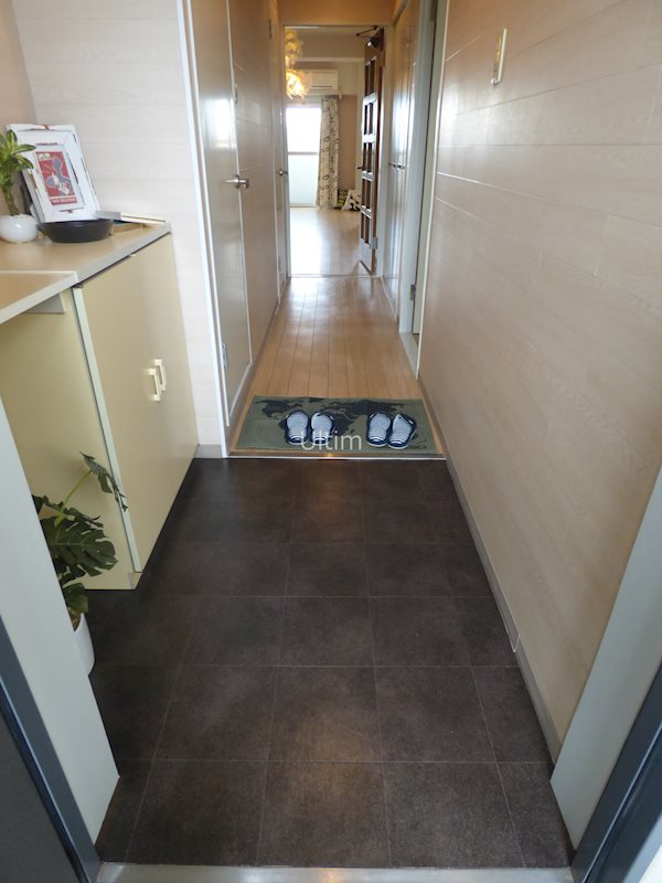 玄関　別部屋のお写真です。ご参考までに！