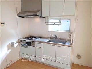 キッチン　システムキッチン・窓あり
