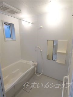 バス・シャワールーム　追い焚き・浴室暖房乾燥機・窓あり