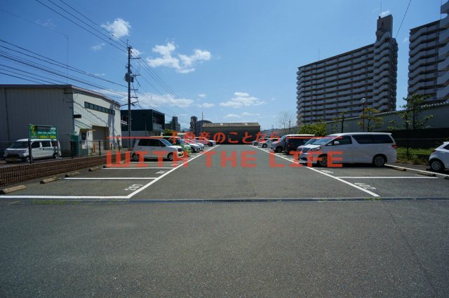 駐車場　駐車場に車を止められます