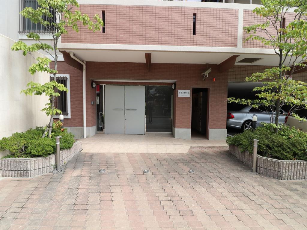 エントランス　綺麗な外観
