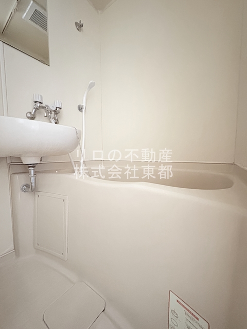 バス・シャワールーム　お掃除がしやすい３点ユニットバスです☆