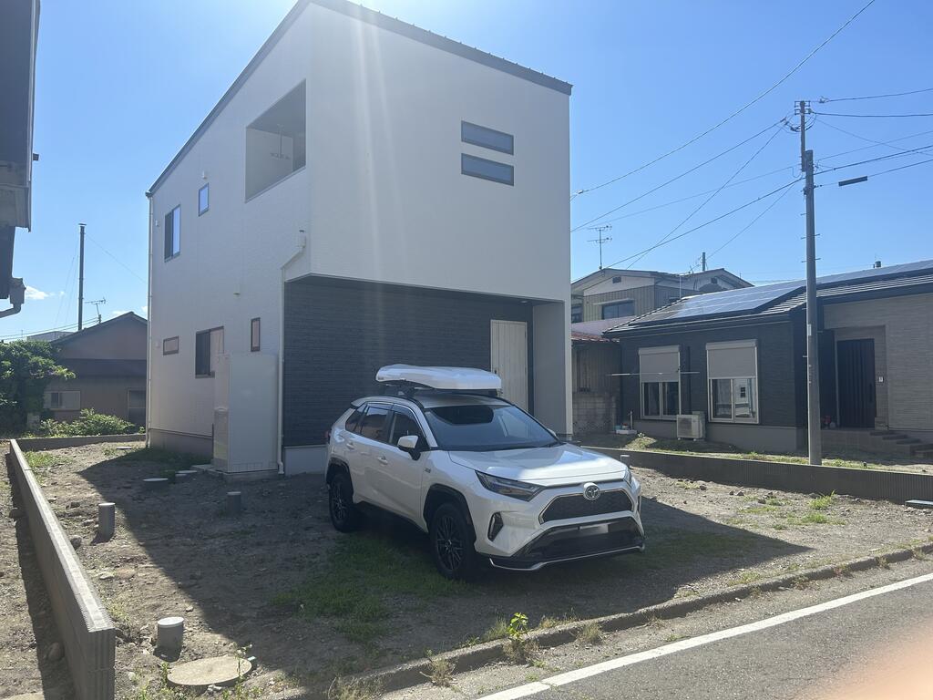 建物外観　只今外構工事中のため要予約で内覧可能です♪