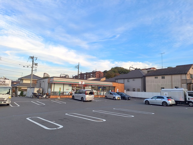 コンビニ　セブンイレブン多摩貝取大通り店（コンビニ）まで1384m