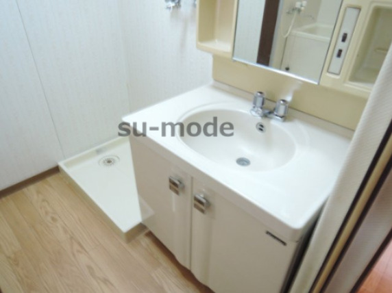 洗面設備　写真は同マンション別部屋