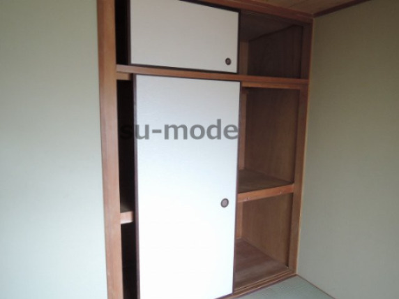 収納　写真は同マンション別部屋