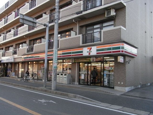 コンビニ　セブンイレブン（コンビニ）まで380m