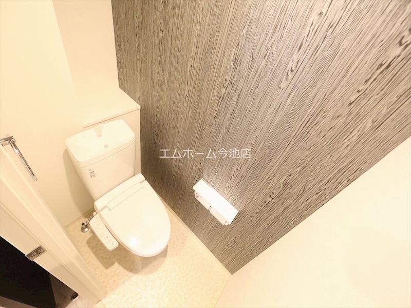 トイレ　温水洗浄便座付トイレ