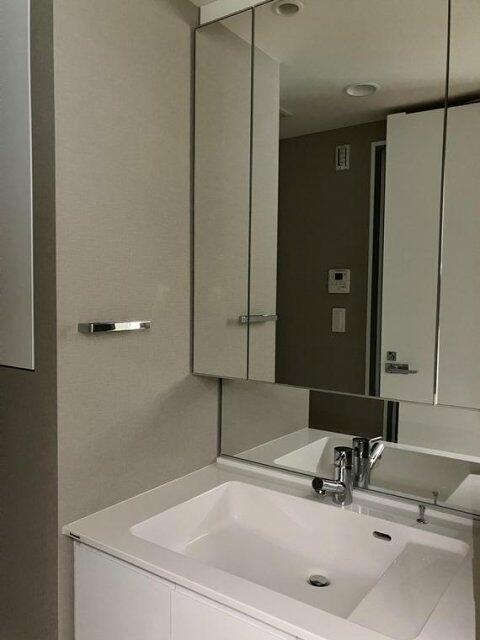 洗面設備　身支度しやすい独立洗面台です