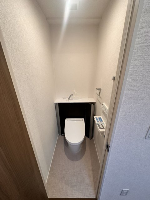トイレ　※建築工事中の別号室の参考写真です※