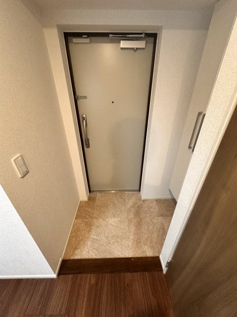 玄関　※建築工事中の別号室の参考写真です※