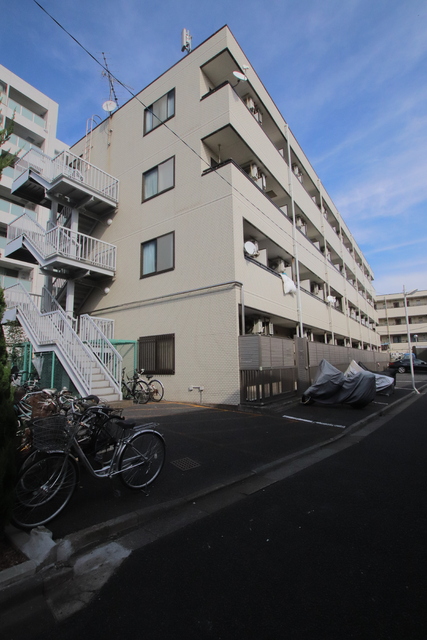 建物外観　４階建てのマンションです。