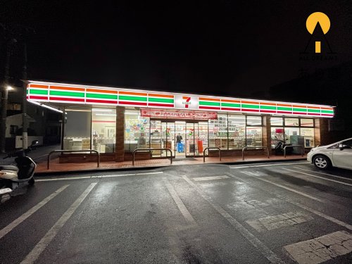 コンビニ　セブンイレブン 横浜狩場町店（コンビニ）まで829m