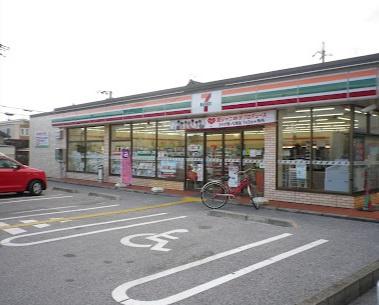 コンビニ　セブンイレブン彦根平田小学校前店（コンビニ）まで86m