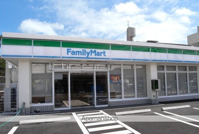 コンビニ　ファミリーマート三原館町店（コンビニ）まで209m