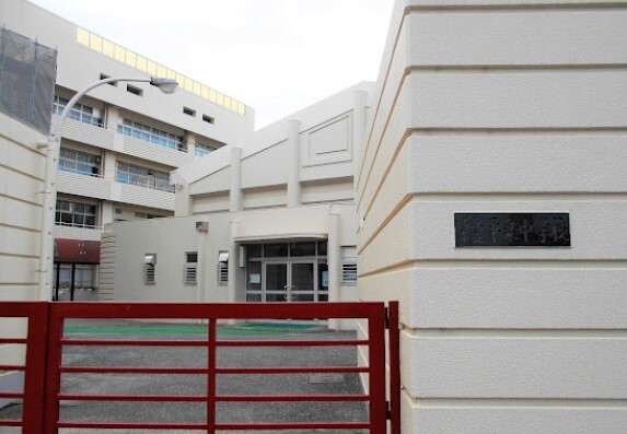 中学校　横浜市立平楽中学校（中学校）まで881m