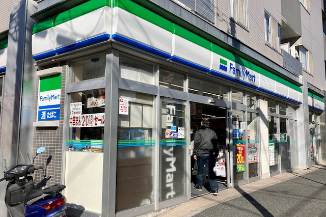 コンビニ　ファミリーマート西船四丁目店（コンビニ）まで335m