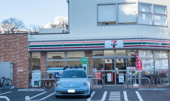 コンビニ　セブンイレブン 世田谷宮坂3丁目店（コンビニ）まで308m