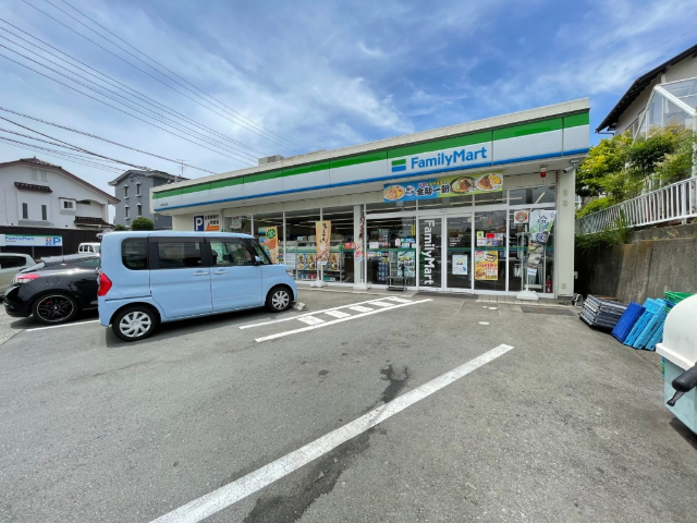 コンビニ　ファミリーマート三島壱町田店（コンビニ）まで262m