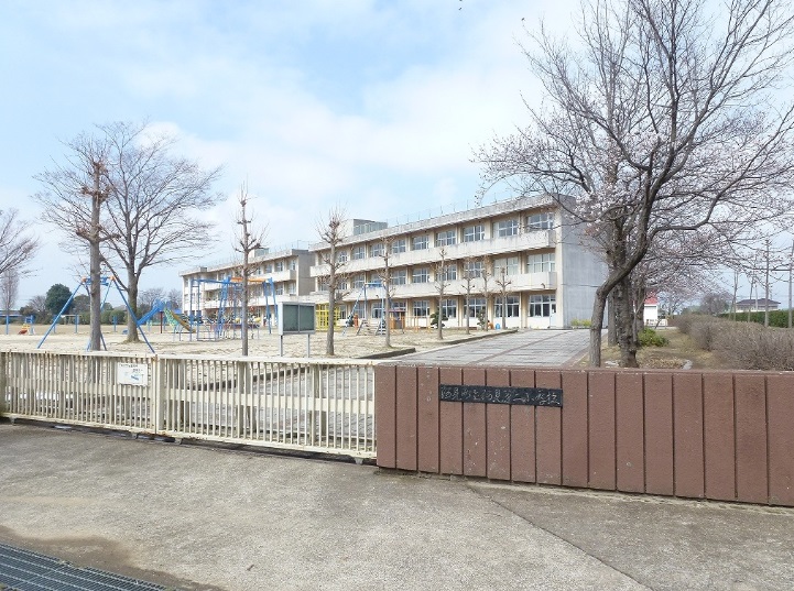 小学校　阿見町立阿見第二小学校（小学校）まで2015m