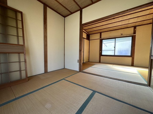 その他部屋・スペース　2階はドアを開けるとお部屋を広々使えます♪