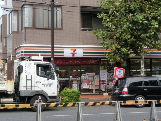 コンビニ　セブンイレブン（コンビニ）まで422m