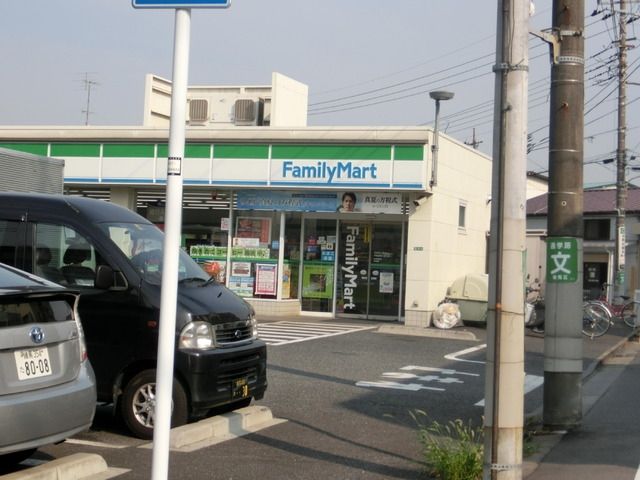 コンビニ　ファミリーマート（コンビニ）まで352m